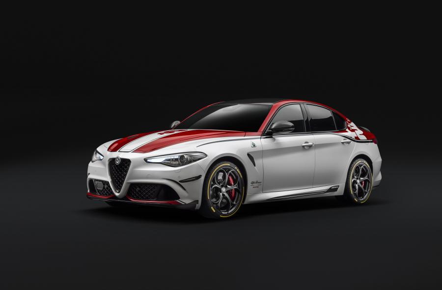  Alfa Romeo Giulia Quadrifoglio Alfa Romeo Racing (952) 2019 года  (фото 1 из 35)